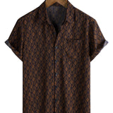 Korte Mouwen Katoenen Overhemd met Pocket in Retro Geometrisch Patroon in Bruine Kleur voor Mannen