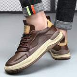 Leren schoenen op hoge zool