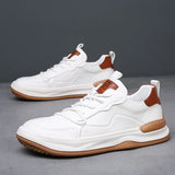 Leren schoenen op hoge zool