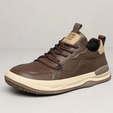 Leren schoenen op hoge zool