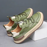 Leren schoenen op hoge zool