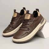 Leren schoenen op hoge zool