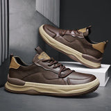 Leren schoenen op hoge zool