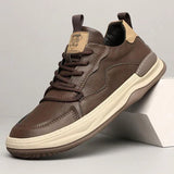 Leren schoenen op hoge zool