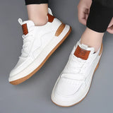 Leren schoenen op hoge zool