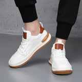 Leren schoenen op hoge zool