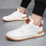 Leren schoenen op hoge zool