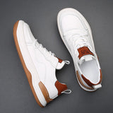 Leren schoenen op hoge zool