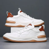 Leren schoenen op hoge zool